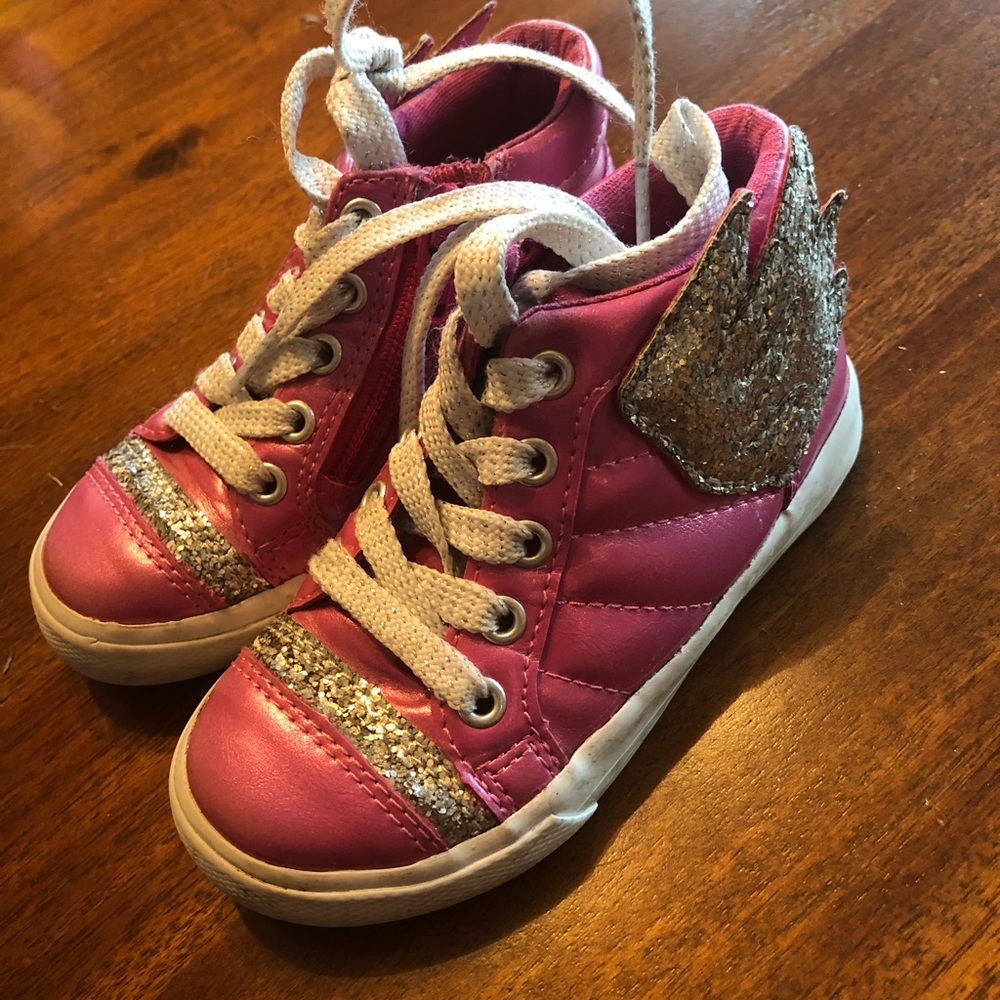 Winged sparkly sneakers!